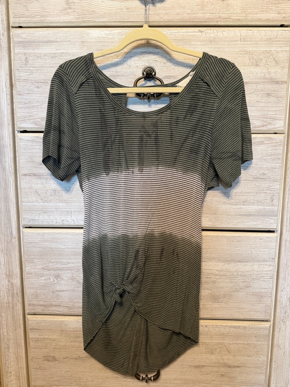 Women’s buckle gilded intent Striped Knot-Front Tee size XS